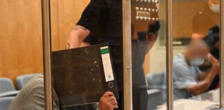 Prozess gegen mutmaßlichen Scharia-Richter gestartet Gegen die angeklagten Brüder besteht der Verdacht, von 2016 bis 2017 als Mitglieder der Terrormiliz «Islamischer Staat» (IS) tätig gewesen zu sein.