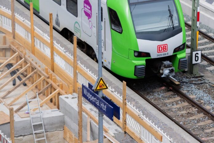 Hauptbahnhof Wuppertal Gut fünf Monate lang wurde rund um Wuppertal an den Gleisen und den Bahnhöfen gearbeitet.