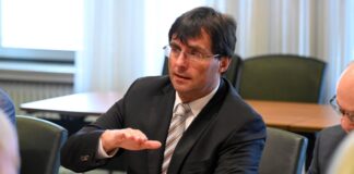 NRW plant Rekordausgaben trotz massiver Neuverschuldung NRW-Finanzminister Marcus Optendrenk spricht von dramatischen ökonomischen Rahmenbedingungen.