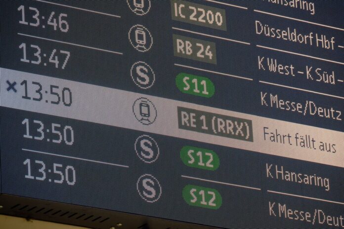 Hitze in Nordrhein-Westfalen Unter anderem der RE1 ist betroffen. (Symbolbild)