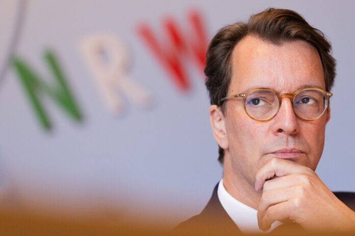 Ministerpräsident Wüst zu aktuellen Themen NRW-Ministerpräsident Hendrik Wüst (CDU) sieht Klarstellungsbedarf beim umstrittenen Plan der Bundesregierung zu Krankschreibungen im Job.