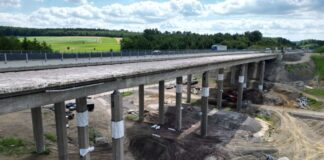 Erster Teil von A45-Talbrücke wird gesprengt: Vorbereitungen Am Sonntag wird eine Brückenhälfte der Talbrücke Ottfingen Geschichte sein: Das Bauwerk wird kontrolliert gesprengt.