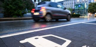 E-Autos sind im Trend: Fast jeder Dritte setzt auf Stromer Elektroautos sind im Aufwind - aber nicht überall gleichermaßen. (Archivbild)