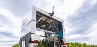 KI hilft beim Sparen von Wasser und Pflanzenschutzmitteln Ein U-förmiger Agrarroboter erstellt am Campus Klein-Altendorf, einem landwirtschaftlichen Außenlabor der Universität Bonn, 3D-Modelle einzelner Pflanzen.