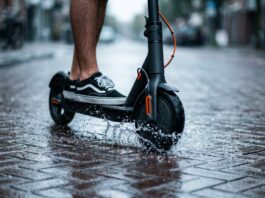 E-Scooter im Kreis Mettmann: Ärgernis oder Lösung? E-Scooter prägen vielerorts das Stadtbild. Bild: pixabay/AI