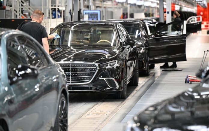 Mercedes-Benz Factory 56 IG Metall ruft zu Protest bei Sparkurs bei Mercedes-Benz auf. (Archivbild)