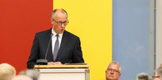 Merz: Gewalt beginnt mit Intoleranz und Ausgrenzung Friedrich Merz hielt beim traditionellen Libori-Mahl in Paderborn eine Rede.