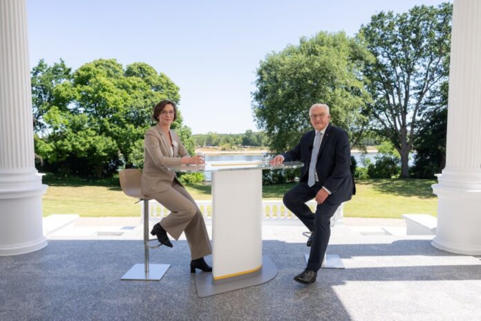 ZDF-Sommerinterview mit Bundespräsident Steinmeier Das Interview wurde am zweiten Amtssitz des Bundespräsidenten in Bonn geführt.