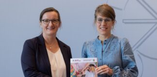 NRW-Familienbericht sieht wachsendes Armutsrisiko Im bevölkerungsreichsten Bundesland Nordrhein-Westfalen leben knapp 1,8 Millionen Familien mit mindestens einem minderjährigen Kind.