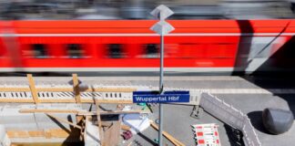 Managementproblem? – Bahn-Konzept Vollsperrung in der Kritik Eigentlich war die Freude groß, dass zwischen Hagen, Wuppertal und Köln wieder Züge fahren können - doch dann fiel auf, dass eine Brücke marode ist. (Archivbild)