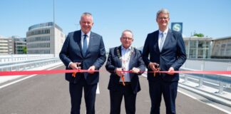 Schnieder-Aus soll Großprojekte am Rhein nicht bremsen Ministerpräsident Schnieder (l-r, alle CDU), OB Blettner und Minister Schnieder eröffneten Anfang Juli die Ludwigshafener Hochstraße Süd. (Archivbild)