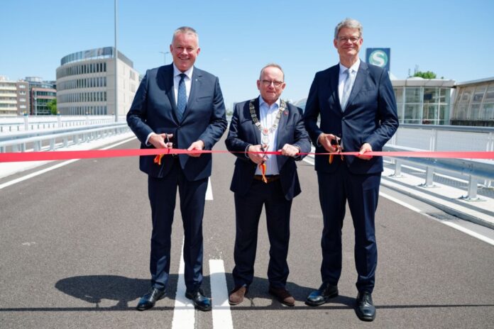 Wiedereröffnung Hochstraße Süd Ministerpräsident Schnieder (l-r, alle CDU), OB Blettner und Minister Schnieder eröffneten Anfang Juli die Ludwigshafener Hochstraße Süd. (Archivbild)