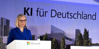 Microsoft plant nächsten großen KI-Serverstandort in NRW Microsoft-Deutschlandchefin Agnes Heftberger beim Spatenstich für eins der drei bereits bekannten KI-Rechenzentren von Microsoft im Rheinischen Revier im März. (Archivbild)