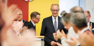 Merz lobt Linnemann als standhaften Politiker Bundeskanzler Friedrich Merz (r.) lobte den designierten Gesundheitsminister Carsten Linnemann (links), der als Abgeordneter für Paderborn im Bundestag sitzt.