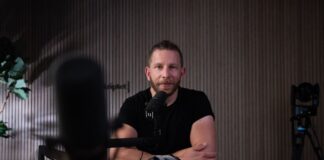 Ein deutsches Medienphänomen: Podcaster Ben Berndt Berndt nimmt mitunter zwei Podcasts an einem Tag in seinem Studio in einem Kölner Vorort auf (Archivbild).