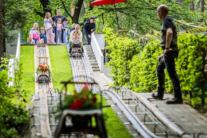 Freizeitpark Sommerrodelbahn Ibbenbüren Erst kürzlich feierte die historische Sommerrodelbahn in Ibbenbüren ihren 100. Geburtstag.