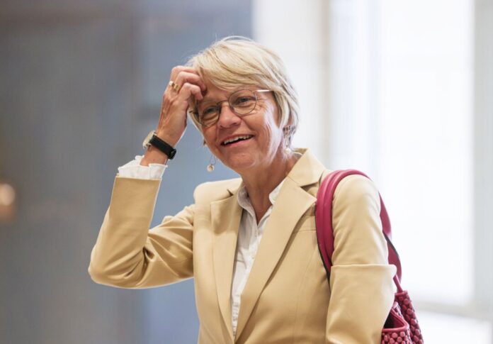 NRW-Schulministerin Dorothee Feller NRW-Schulministerin Dorothee Feller wurde mit ihrer Namensvetterin Dorothee Bär verwechselt. (Archivbild)