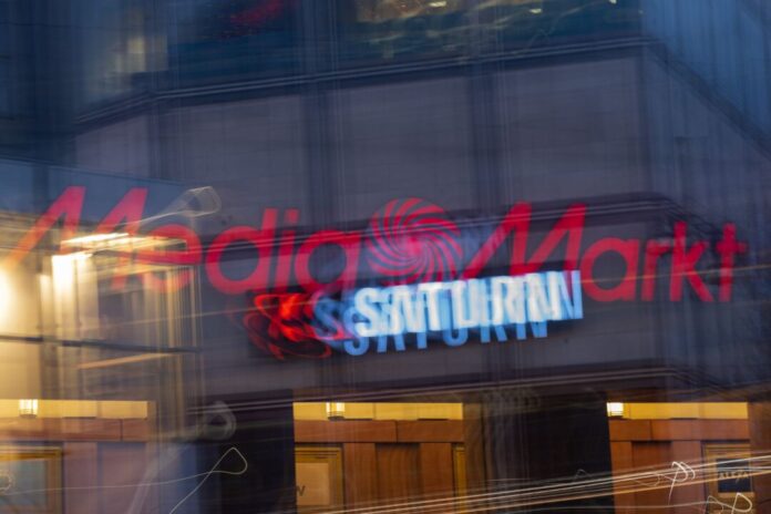 MediaMarkt und Saturn Ceconomy betreibt mit MediaMarkt und Saturn zwei Elektronikmarktketten.