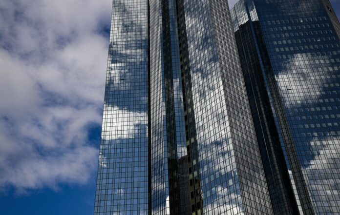 Deutsche Bank Ermittler durchsuchen Deutsche Bank in Frankfurt. (Archivbild)