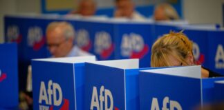 «Parteitag der Schande» – Machtkampf in NRW-AfD eskaliert Beim AfD-Wahlparteitag in Marl ist der Machtkampf zwischen zwei innerparteilichen Lagern eskaliert.