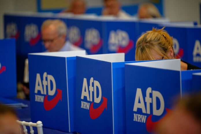 Aufstellungsparteitag der AfD Beim AfD-Wahlparteitag in Marl ist der Machtkampf zwischen zwei innerparteilichen Lagern eskaliert.