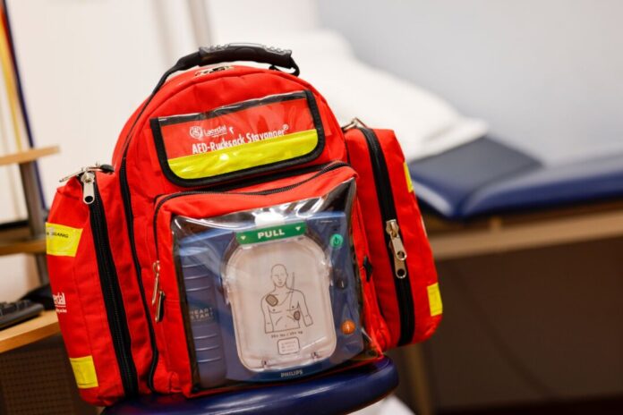 Arztpraxis Ein Notfall-Arztrucksack steht in einer Hausarztpraxis. (Symbolbild)