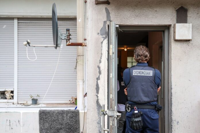 Kontrollaktionen in mehreren NRW-Städten Razzia in Problemimmobilien in elf NRW-Städten.