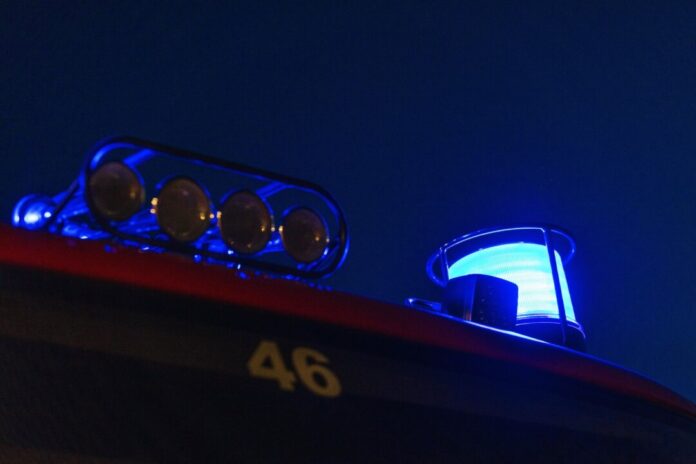 Symbolbild der Feuerwehr Die Löscharbeiten werden sich laut Polizei voraussichtlich noch bis in den Vormittag ziehen. (Symbolbild)