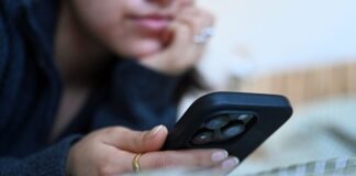 Junge im Krankenhaus: Polizei warnt vor «Blackout-Challenge» Die Polizei warnt vor gefährlichen Social-Media-Trends. (Symbolbild)