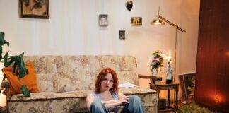 Düsseldorfer Singer-Songwriterin „ruka“ erhält Förderpreis Die diesjährige Bandprofessionalisierung von der Kunst- und Kulturstiftung der Stadtsparkasse Düsseldorf geht an ruka. Foto: Nils Ladewig