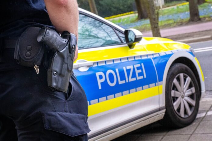 Polizei Die Polizei dursuchte mehrere Objekte in Baden-Württemberg und Nordrhein-Westfalen. (Symbolbild)