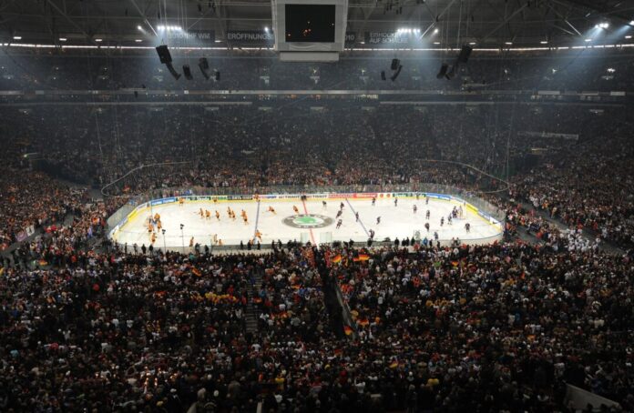 Eishockey WM Neuauflage des Weltrekordspiels von 2010: Auch 2027 wird die WM wieder auf Schalke eröffnet. (Archivbild)