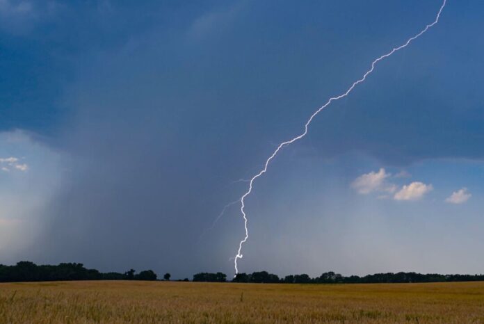 Hitze in Deutschland - Gewitter in Brandenburg Schauer und Gewitter beenden die Hitzewelle vorläufig. (Symbolbild)