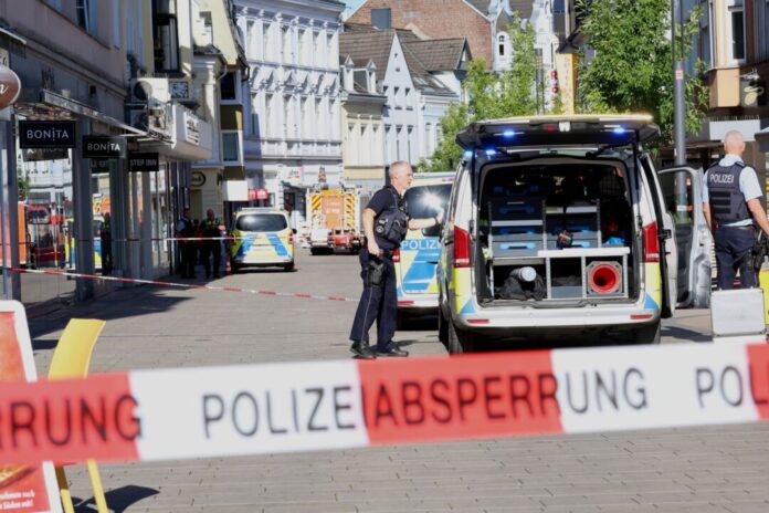 Schussgeräusche in Solingen Die Polizei rückte in Solingen mit vielen Kräften aus.