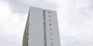 BGH prüft Streit um Streetart-Gemälde an Hochhaus-Fassade Auf dieser Fassade soll nach dem Willen mehrerer Wohnungseigentümer ein Kunstwerk entstehen - doch einer ist dagegen.