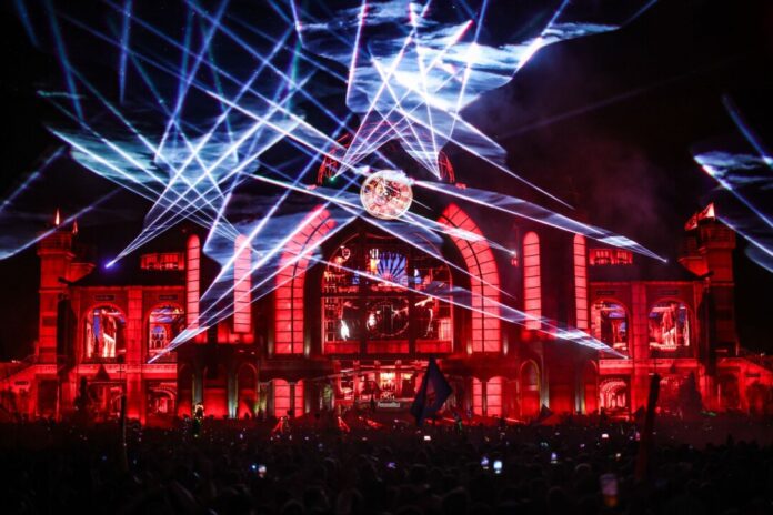 Parookaville-Festival Rund 225.000 Menschen passen auf das Parookaville-Gelände - zuletzt war das Festival immer ausverkauft. (Archivbild)