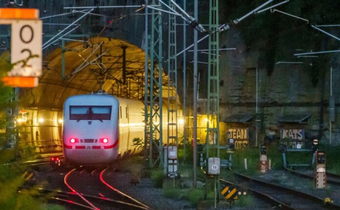 Bahnhof Mainz ICE- und IC-Züge auf der Strecke durchs Mittelrheintal vergünstigt nutzen, das bietet die Bahn Inhabern eines Deutschlandtickets an. (Symbolbild)