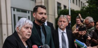 Zivilprozesse um Sparkassen-Coup gehen weiter Zwei geschädigte Kläger nach dem Sparkassen-Einbruch in Gelsenkirchen und ihr Anwalt (in der Mitte) - der Prozess geht weiter. (Archivbild)