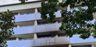Krasser Küchenbrand – Ausweichplätze für betroffene Bewohner Bei einem Feuer mitten in einem großen Mehrfamilienhaus in Erkrath sind acht Menschen verletzt worden.