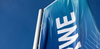 RWE baut Großbatteriespeicher im Tagebau Hambach RWE betreibt Batteriespeicher in den USA, Europa und Australien. Die Gesamtleistung liegt nach eigenen Angaben bei 1.700 Megawatt.