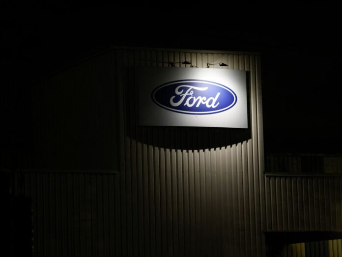 Ford-Standort Köln Ford-Logo am Kölner Werk