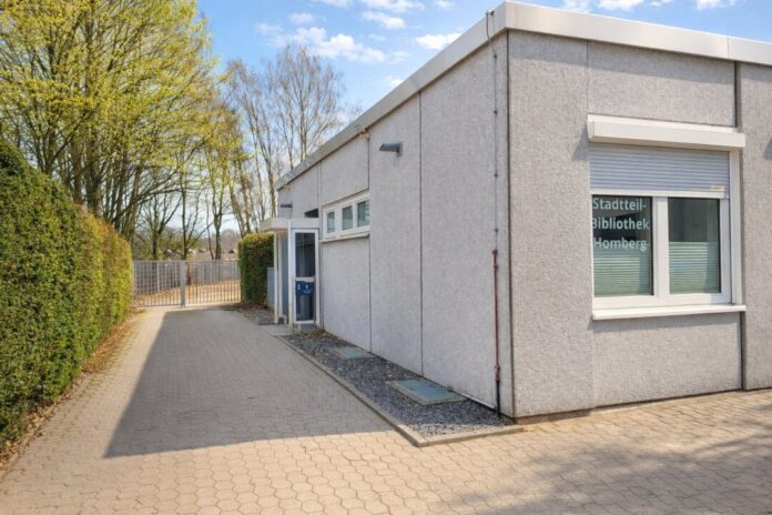 Seit Mai befindet sich die Stadtteilbibliothek Homberg in der ehemaligen Hausmeisterwohnung vor der Christian-Morgenstern-Schule. Foto: Stadt Ratingen Seit Mai befindet sich die Stadtteilbibliothek Homberg in der ehemaligen Hausmeisterwohnung vor der Christian-Morgenstern-Schule. Foto: Stadt Ratingen