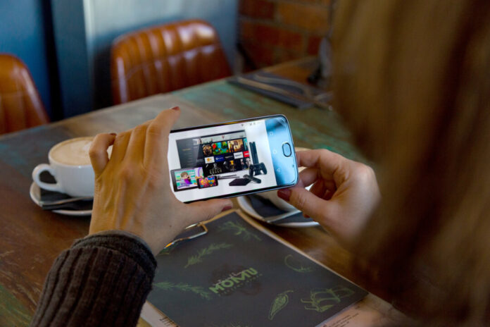 Roaming ist praktisch, manchmal drohen jedoch Kosten. Foto: VZ NRW/Adpic Roaming ist praktisch, manchmal drohen jedoch Kosten. Foto: VZ NRW/Adpic