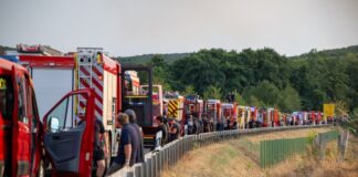 200 Einsatzkräfte als Ablösung im Hürtgenwald Im Hürtgenwald werden Feuerwehreinheiten nach einem kräfteraubenden Einsatz von Bereitschaftskräften abgelöst.