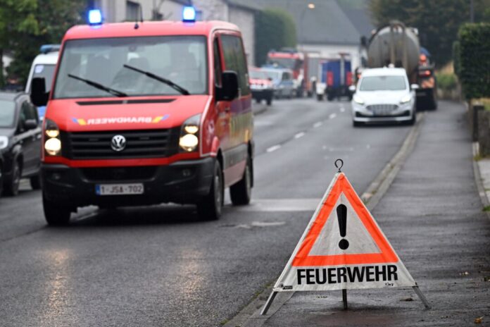 Waldbrand im Hohen Venn Regen hilft den Einsatzkräften.