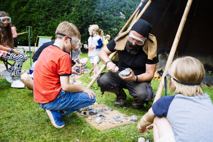 34_ME_NTM-Museumsfest Am letzten Wochenende der Sommerferien verwandelt das Museum sein Außengelände in eine große Steinzeit-Erlebniswelt. Foto: Neanderthal-Museum