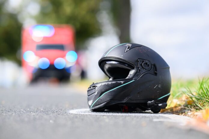 Motorradfahrer stirbt beim Überholen - Verdacht auf Rennen Ein tödlicher Unfall, Fahrerflucht und ein möglicherweise illegales Renner auf der B 54 - die Dortmunder Polizei hat viele Fragen zu klären. (Symbolbild)