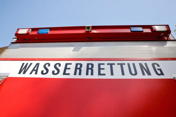 Wasserrettung In einem größeren Einsatz konnte in Essen ein Mann aus der Ruhr gerettet werden. (Symbolbild)