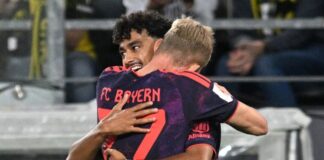 Bayern feiern Supercup-Sieg in Dortmund: «So weitermachen» Neuzugang Nathaniel Brown erzielte die Bayern-Führung und wird von Konrad Laimer beglückwünscht.