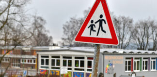 Stadt Velbert: Auf Elterntaxis verzichten Der Ordnungsdienst führt wieder Kontrollen vor Schulen im Stadtgebiet durch. Archivfoto: Mathias Kehren
